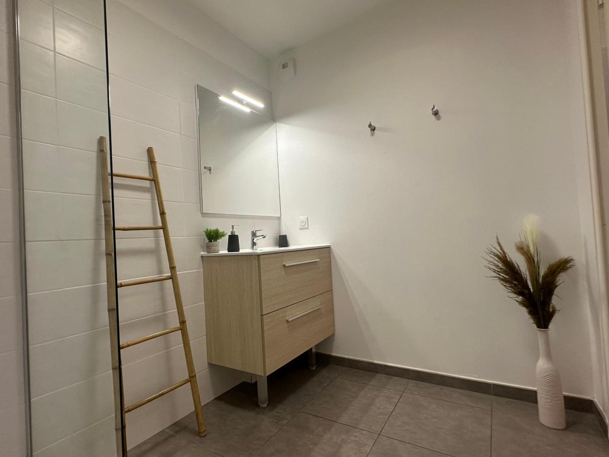 Bel Appartement Au Calme Avec Parking Menton Exterior foto